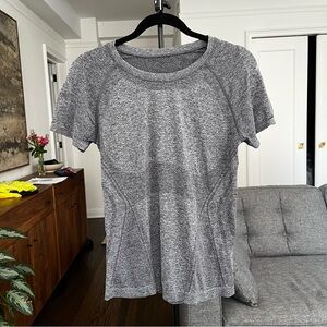 Athleta Gray Momentum Seamless Tee